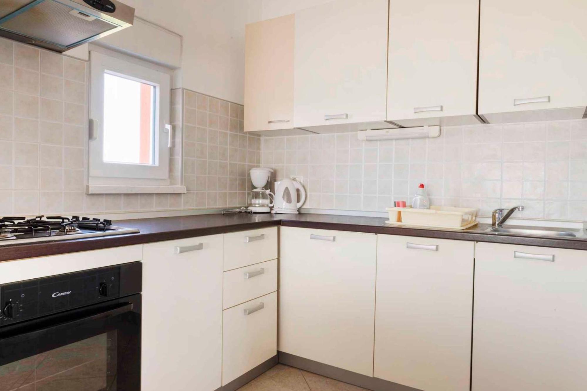 Apartment 6 *