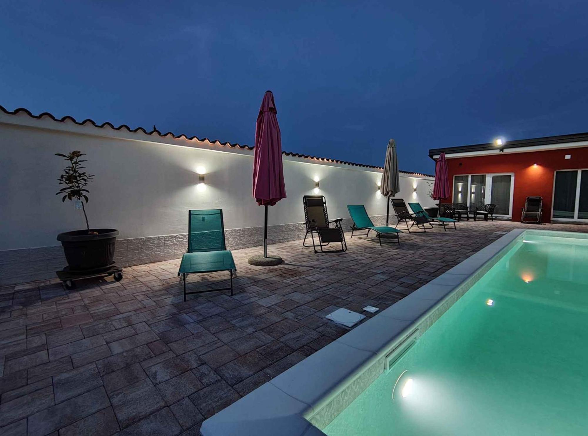 Apartment 6 *