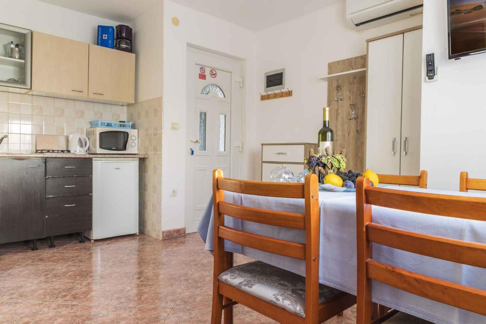 6 Apartment *